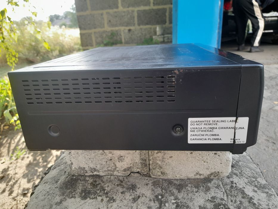 Відеомагнітофон SONI