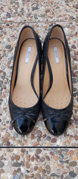 Sapato GEOX muito elegante em pele preta com lacinho
