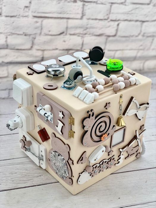 Бізікуб Бізіборд