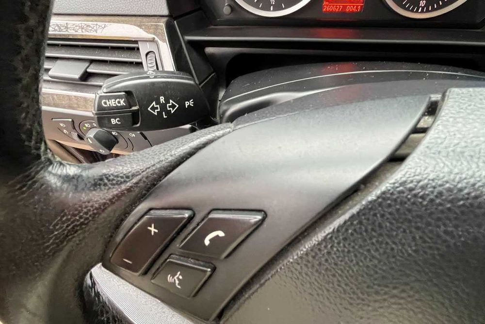 BMW 520I 2004 року