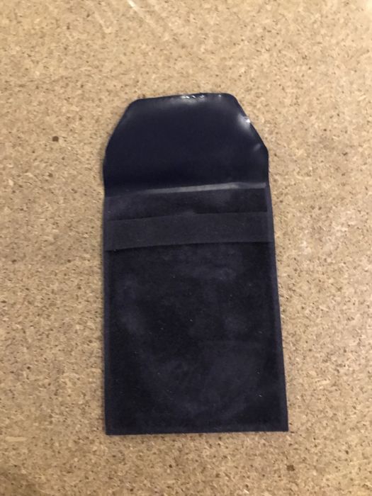 Vendo 60 bolsas em veludo azul