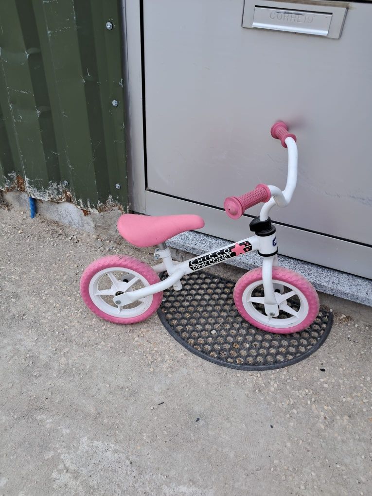 Bicicleta Chicco Pink Comet
25€

Descrição:

Bicicleta com po