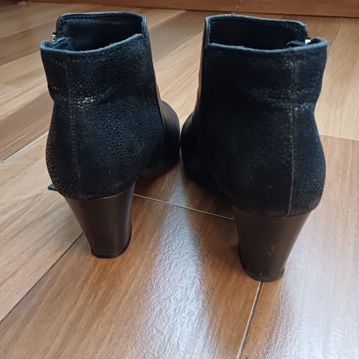 Czarne botki na obcasie  Tamaris r 38