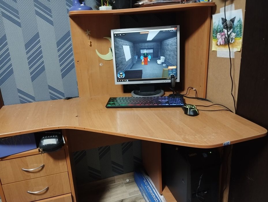 Стол компьютерный