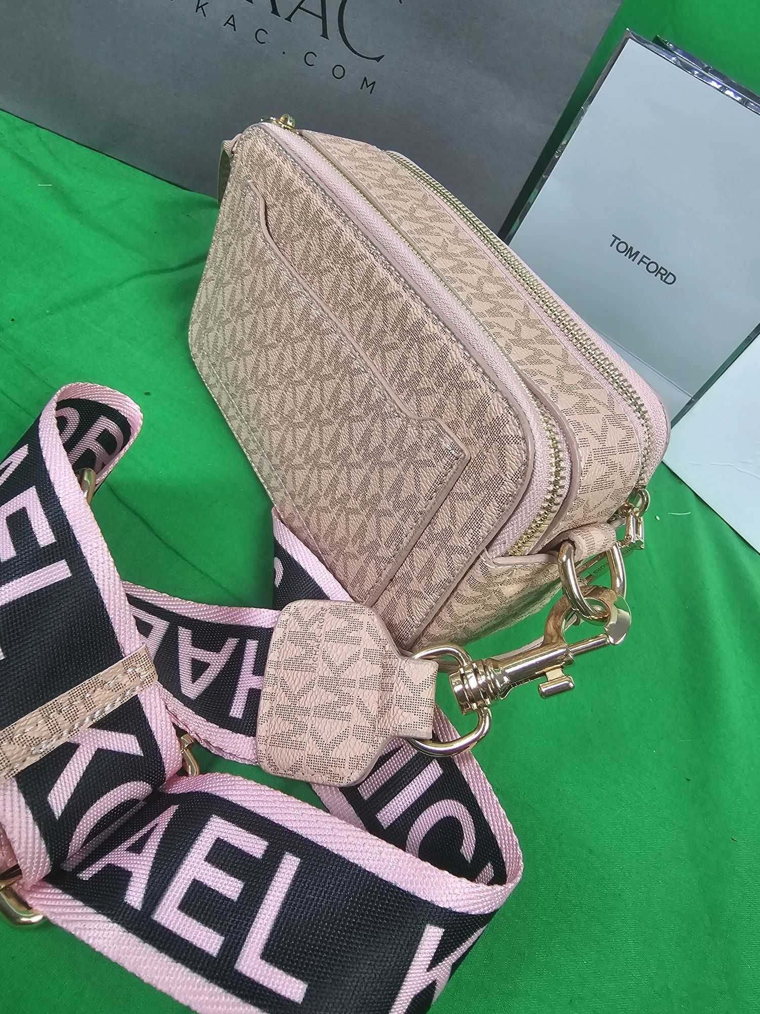 torebka kuferek monogram Michael Kors Torba Hit pudrowy pasek Premium