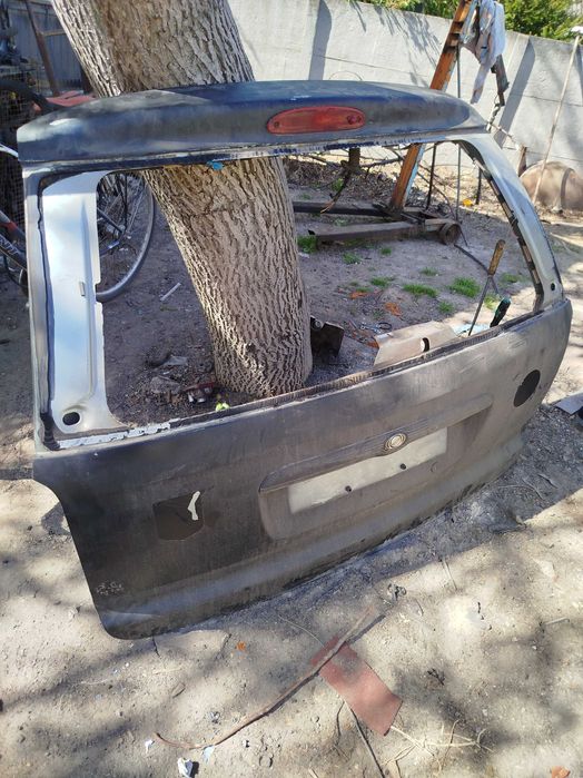 Кришка багажника Dodge Caravan 4 Додж