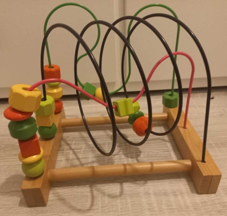 Brinquedo Labirinto de contas (IKEA)