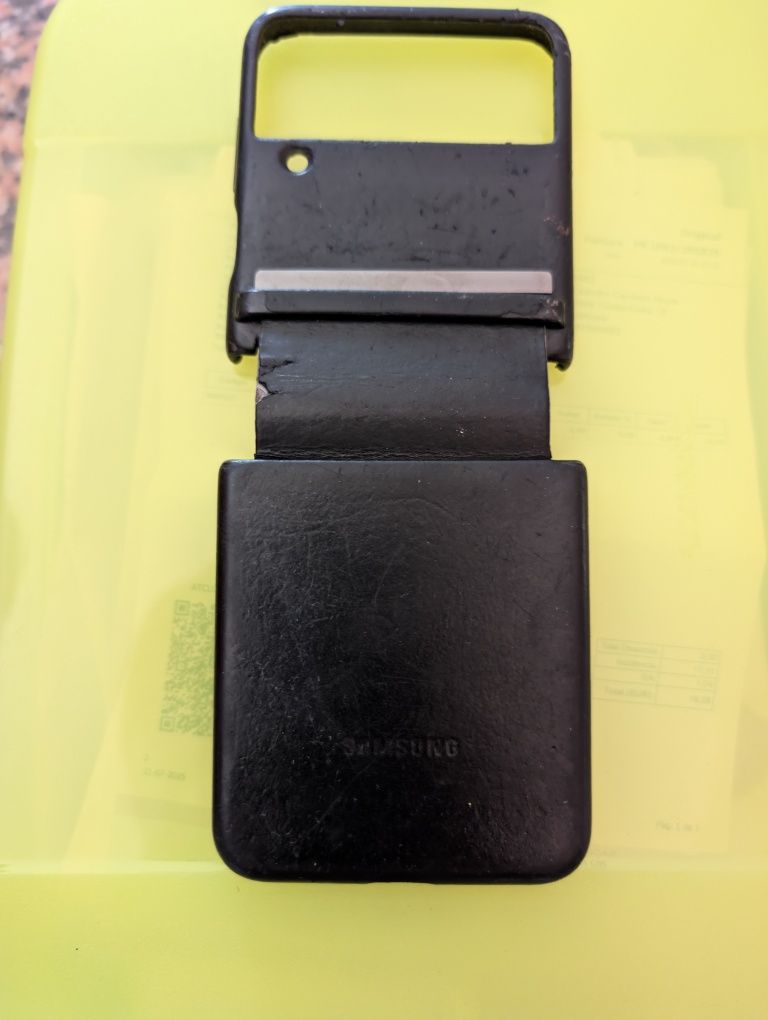 Capa original Samsung Zflip 4 em pele