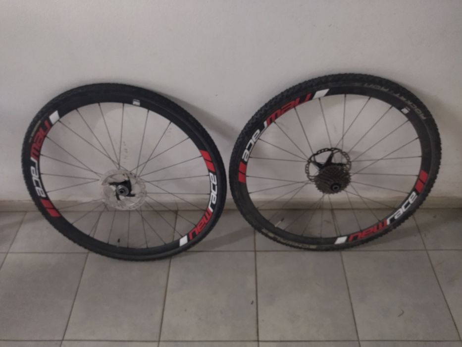 Bike de ciclo cross/gravel com rodas de alumínio