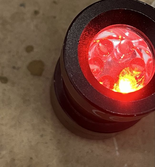 Lampka rowerowa do biegania migajaca