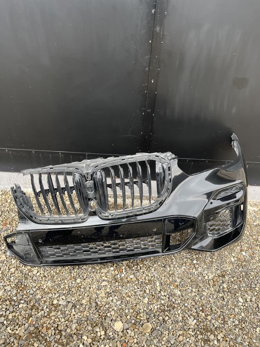 Продам половинку бампера BMW x5 g05 g05 решітка ноздрі