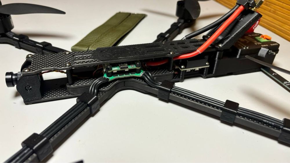 FPV дрон 10 (900kV 3115) є в кількості (також є багато різновидів фпв)