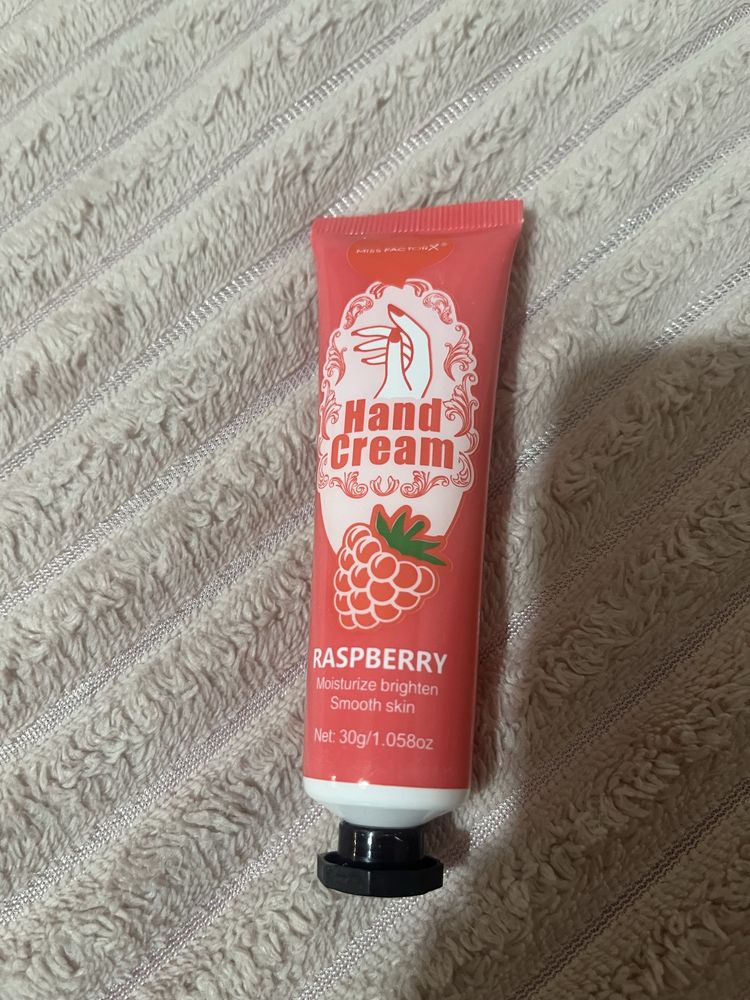 Conjunto creme das maos e batom