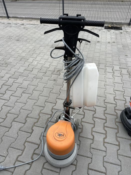 Uzywana szorowarka 13’ szczotka do dywanow w zestawie