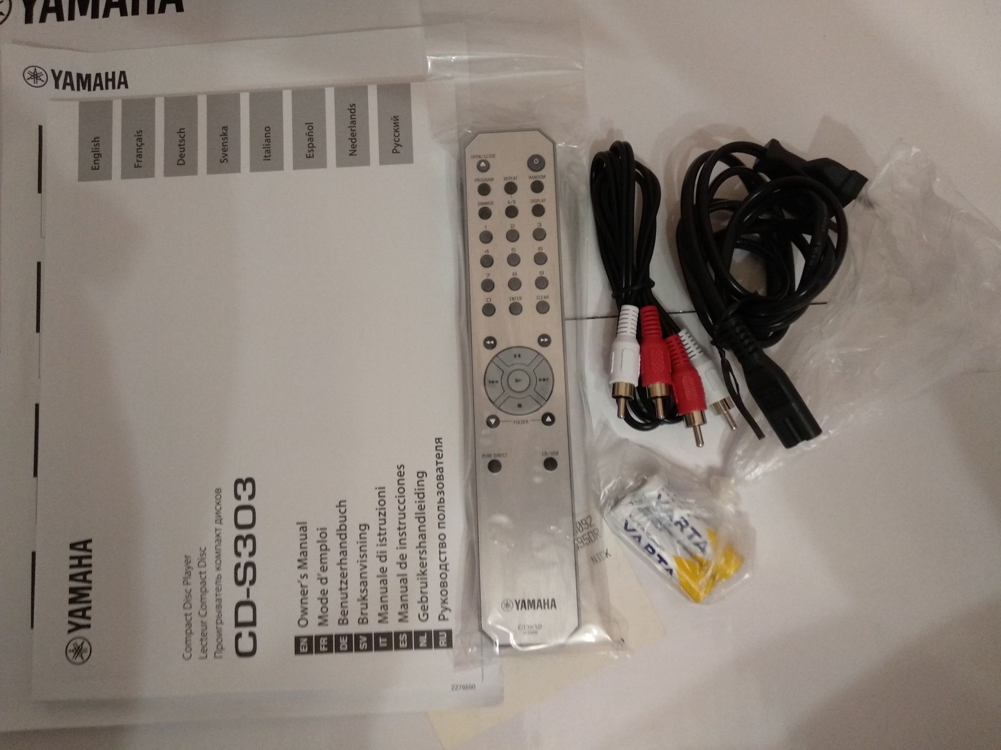 Yamaha CD-S303 з USB, пультом і упаковкою