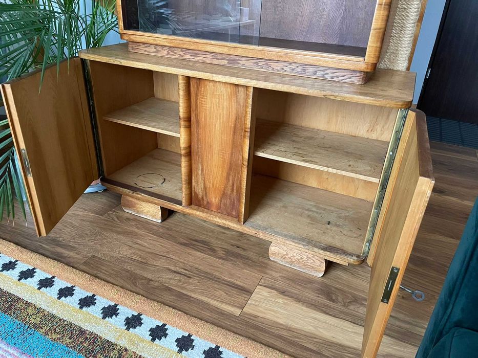 Kredens z okresu PRL