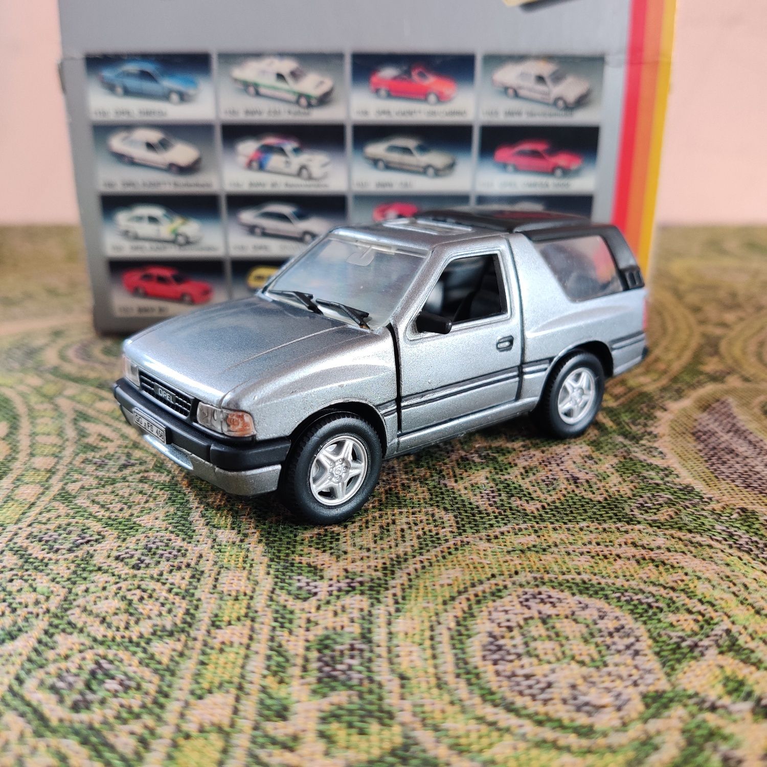 1:43 Opel Frontera A Sport – GAMA Mini