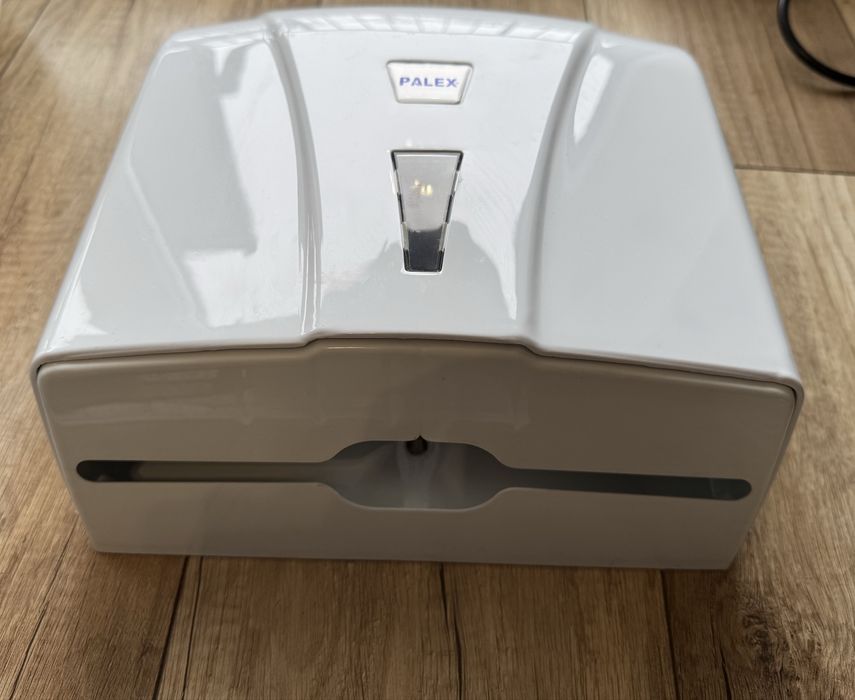 Podajnik na ręcznik papierowy