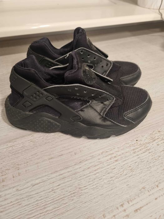 huarache nike czarne dla dziewczynki