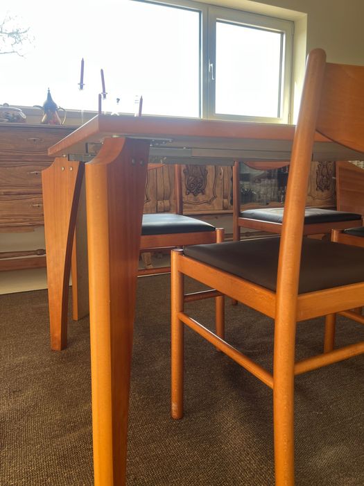 Móveis de sala - mesa jantar, 4 cadeiras e movel alto com lateral