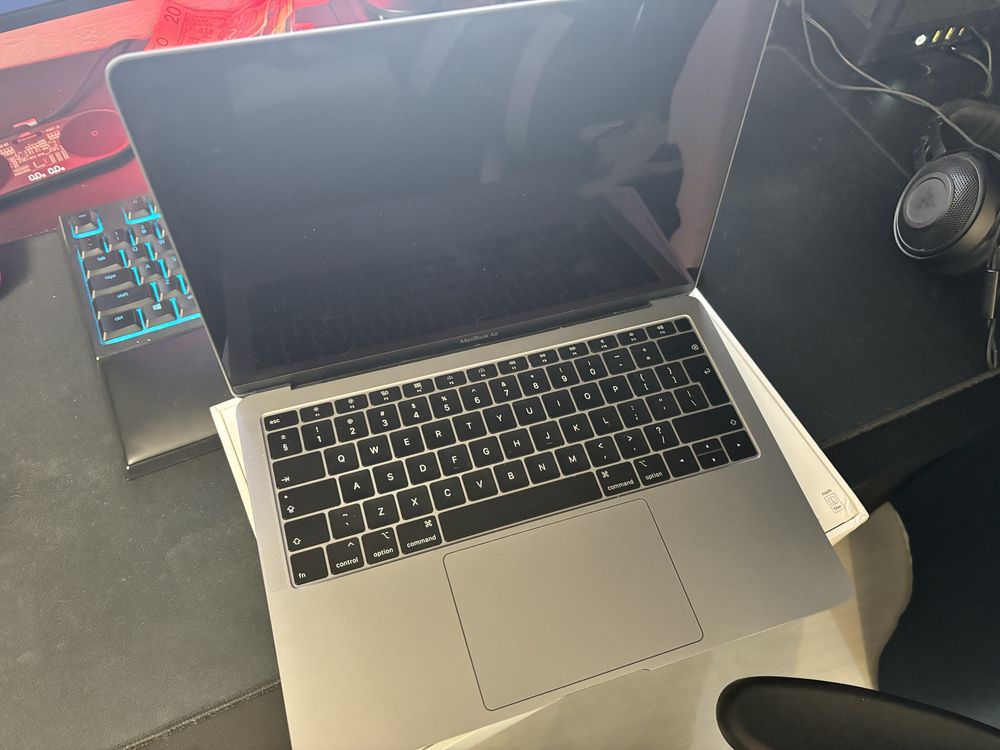 Macbook Air A1932 Grey i5 8GB stan bardzo dobry, sprawny