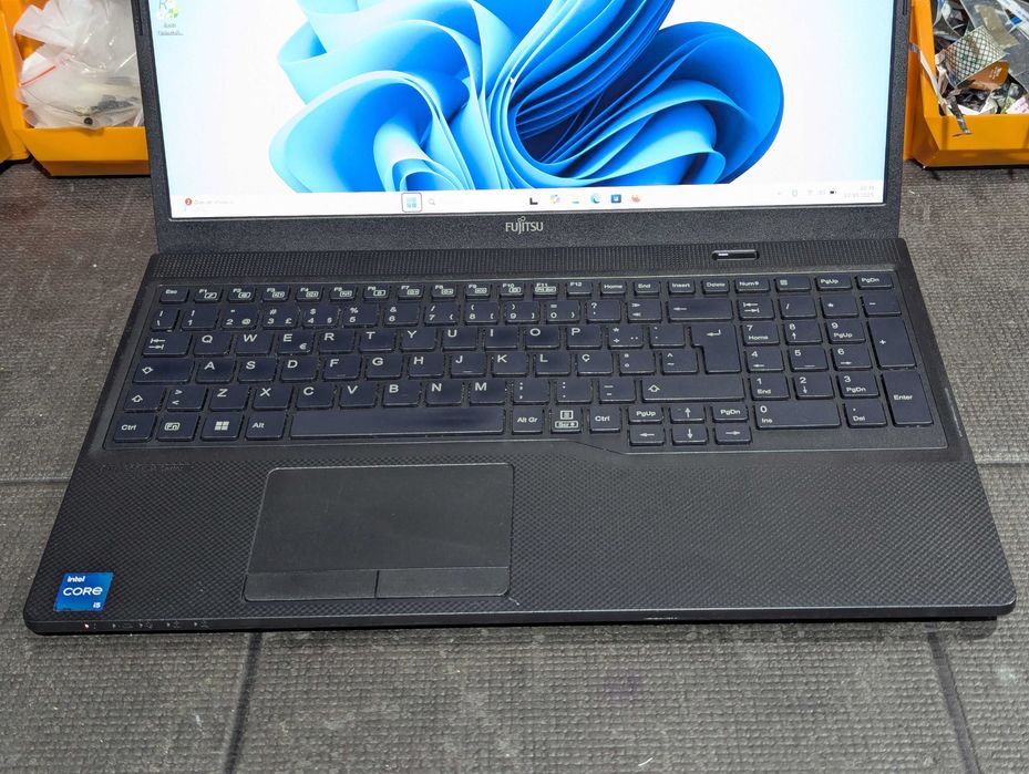 Fujitsu Lifebook A3510 (i5 11ª Geração / NVMe)