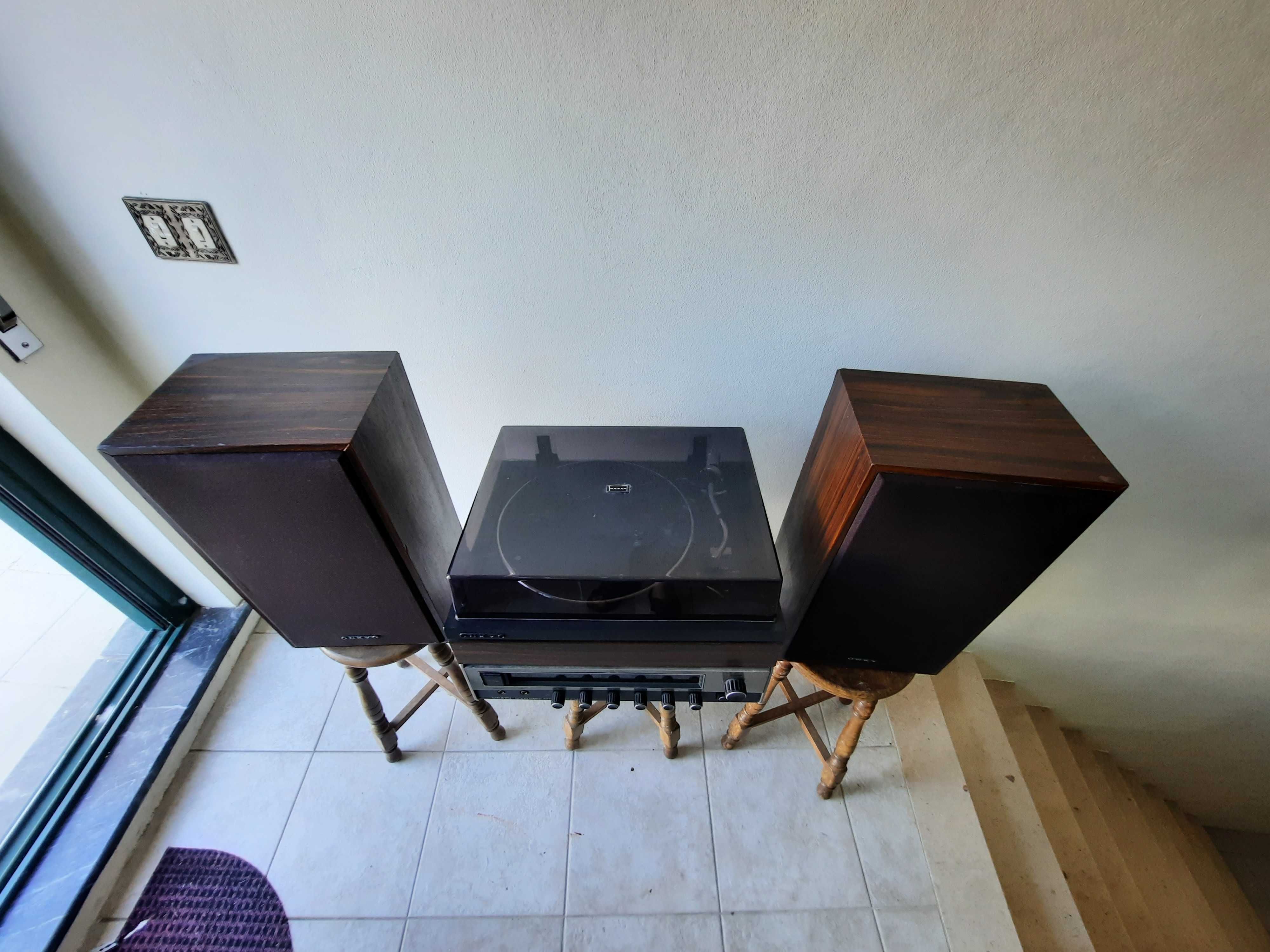 Onkyo Y-100 , Aparelhagem