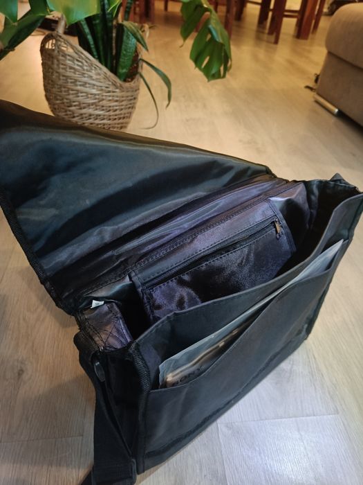 Playstation + comandos + bolsa