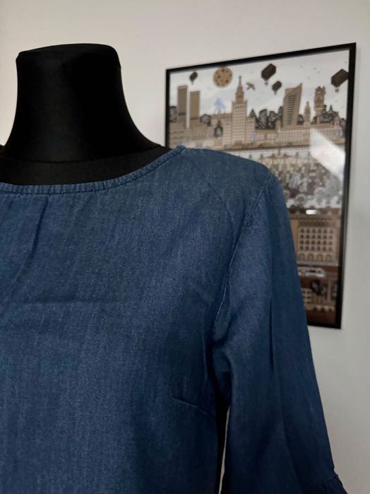 granatowa sukienka imitująca jeans z falbanką na rękawach r. M