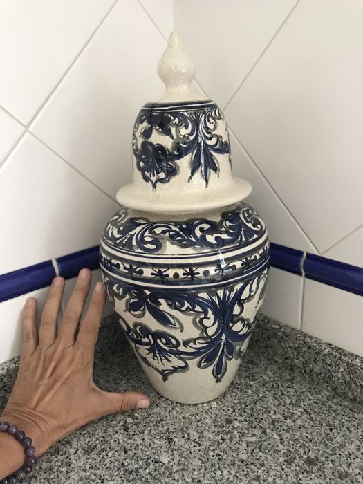 Vaso - jarro com tampa em porcelana