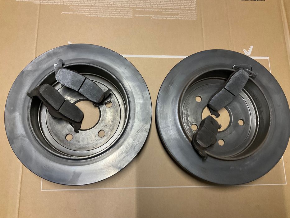 Tarcze kpl. tył do Jeep WK 05-10