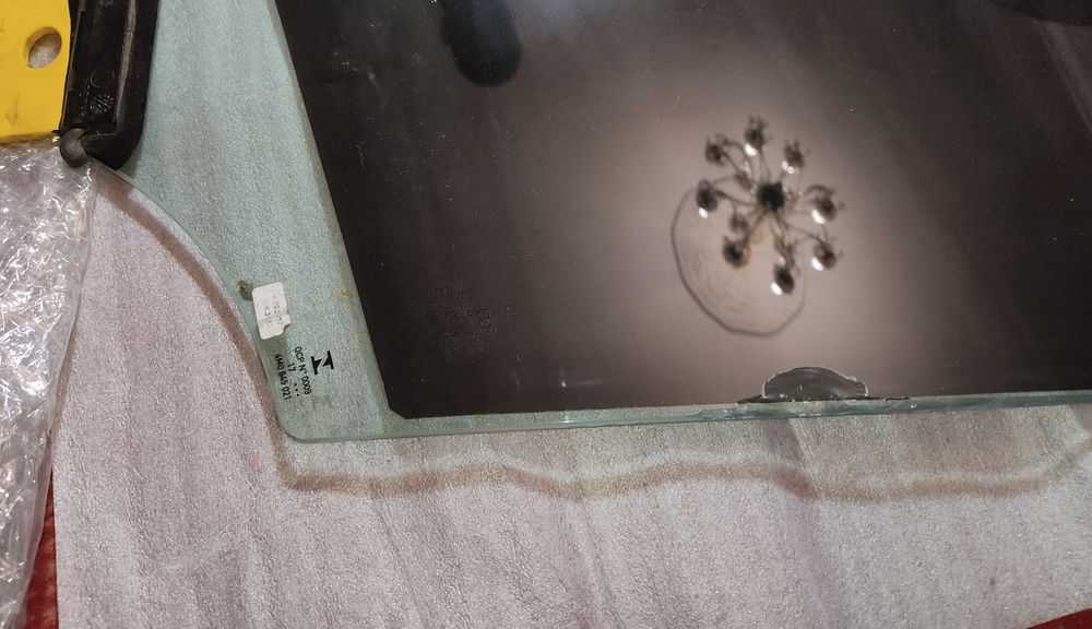 VWAG Audi Q7 2017 переднее левое стекло 4m0845021 оригинал