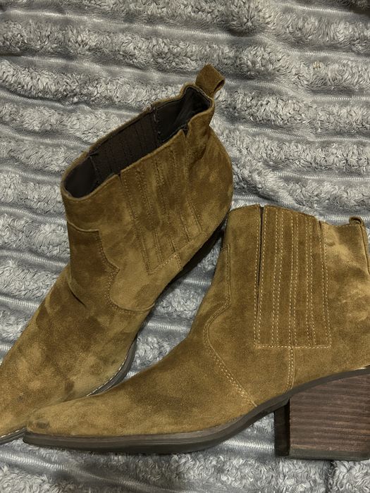 Стильні жіночі замшеві черевики(казаки)