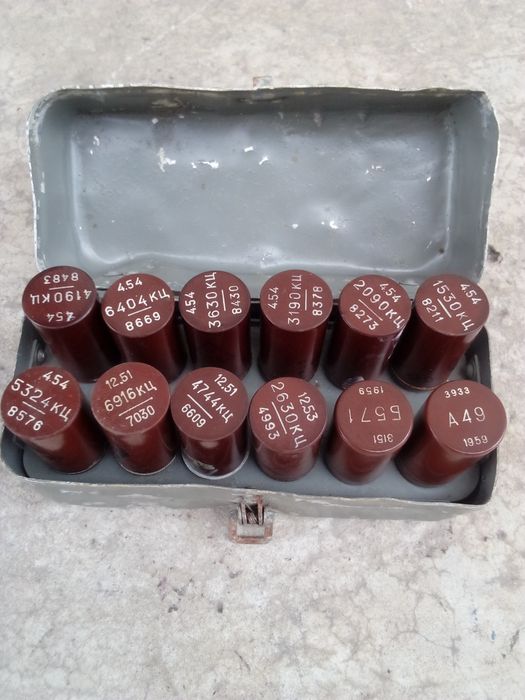 Кварцевые резонаторы от старинной аппаратуры