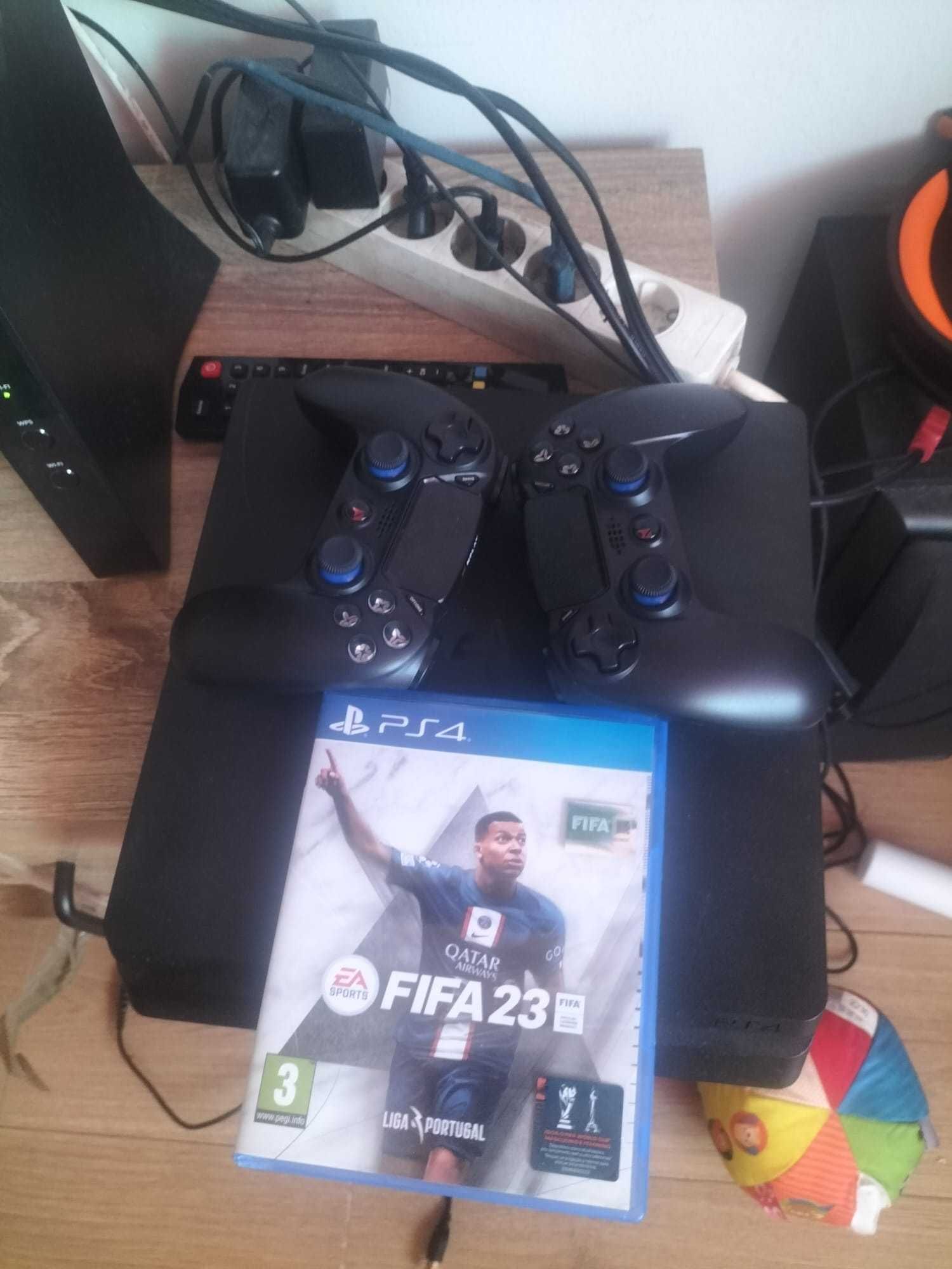 Ps4 1TB com dois comandos