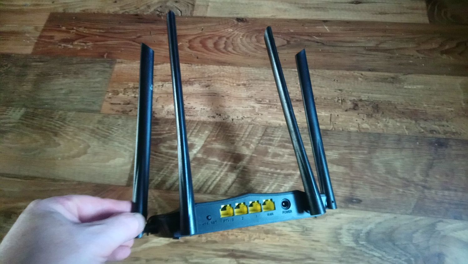 Ruter Tenda wi-fi