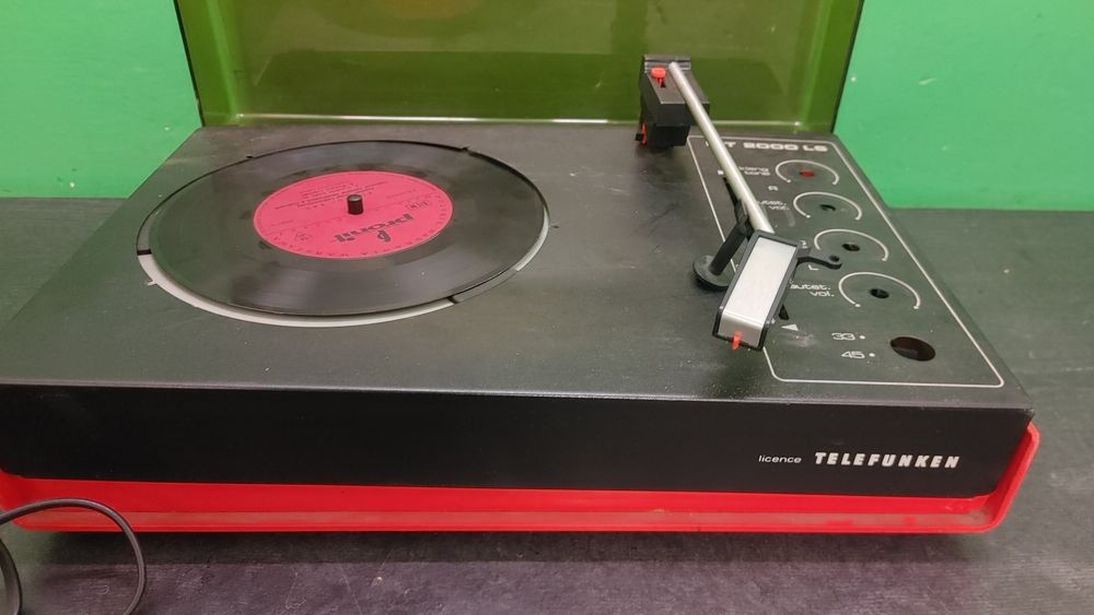 Gramofon WG 417 Telefunken HIT 2000 LS na części uszkodzony kręci się