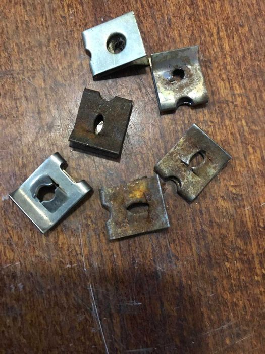 Продам скобу-крепеж пластика.