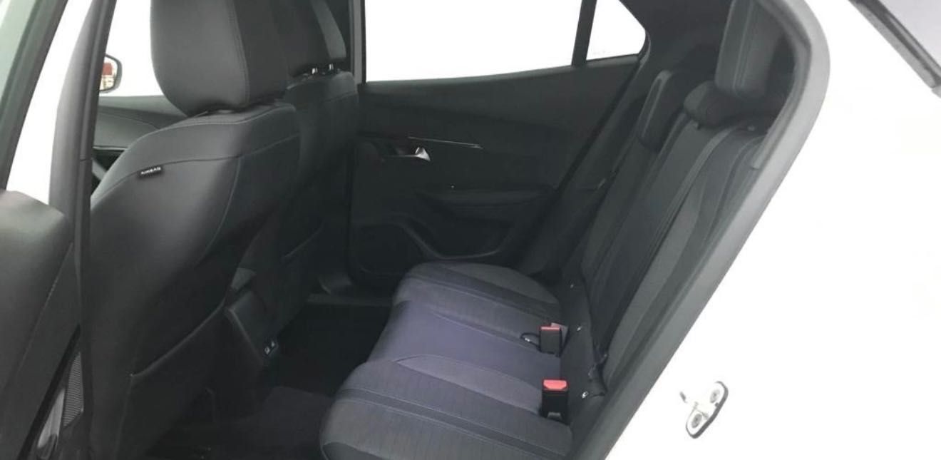 Peugeot 2008, ano 2021 com 89.000km a Gasolina