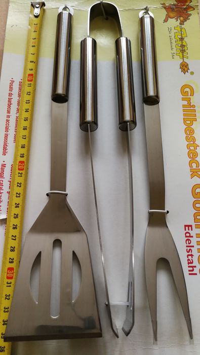 Zestaw  ze stali nierdzewnej do grillowania. Barbecue.