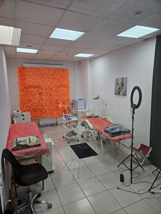 Оренда  місця масаж манікюр педикюр бровіст лашмейкер. Позняки