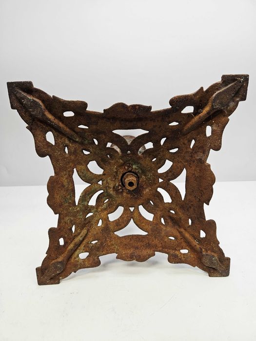 Zabytkowy niemiecki stojak choinkowy pod choinkę