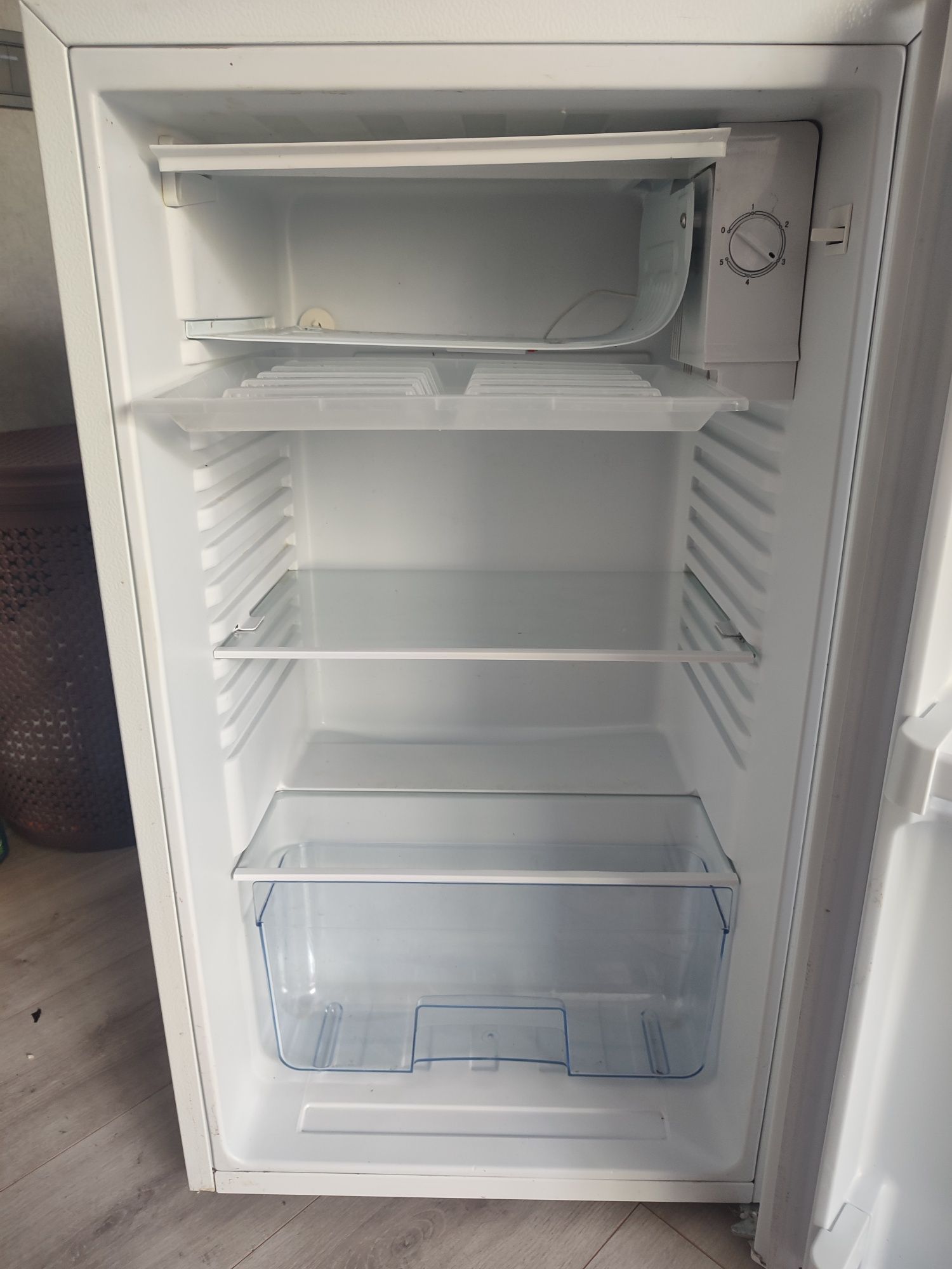 Продам маленький холодильник