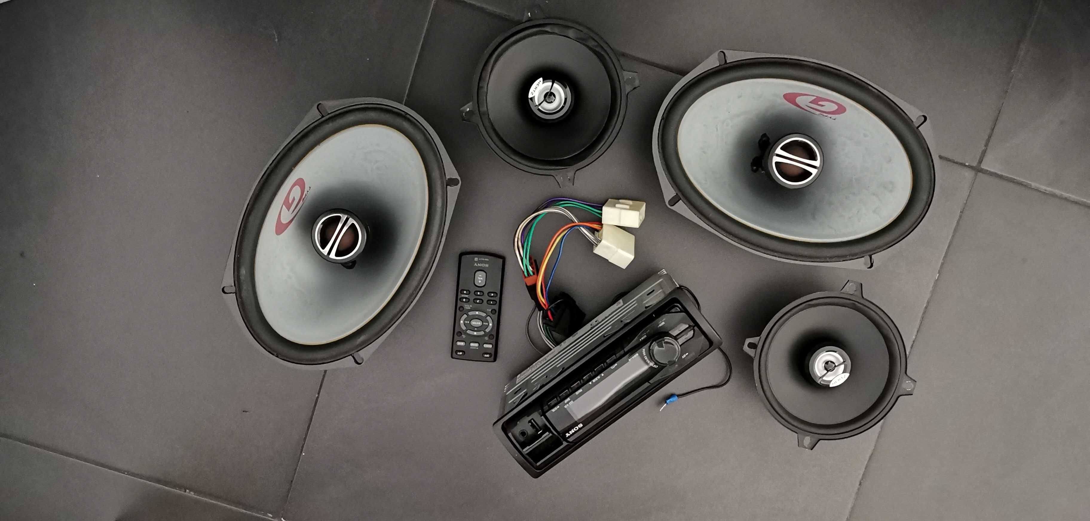 Sistema de som para carro como novo