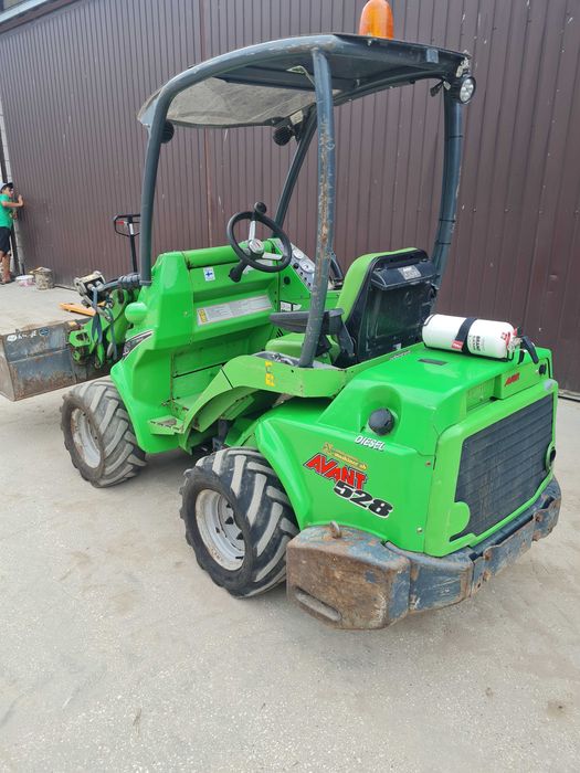 Miniładowarka ładowarka Avant 528