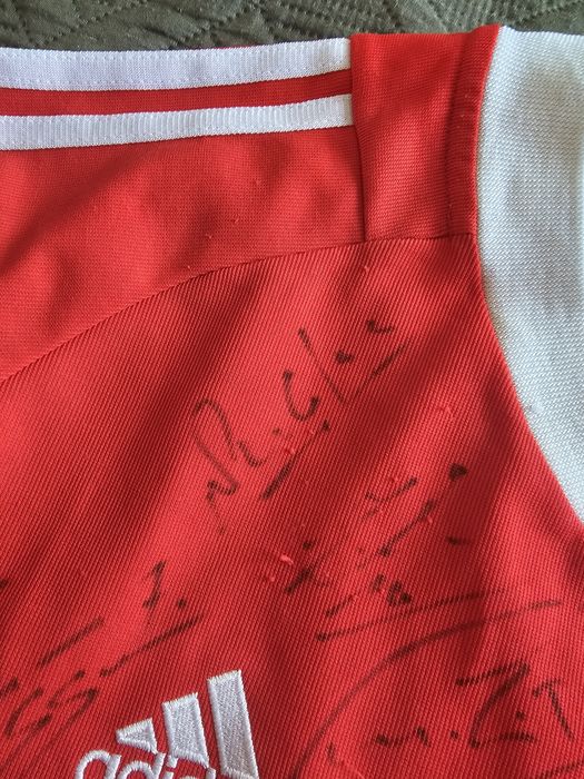 Vendo camisola Benfica autografada original época 02/03