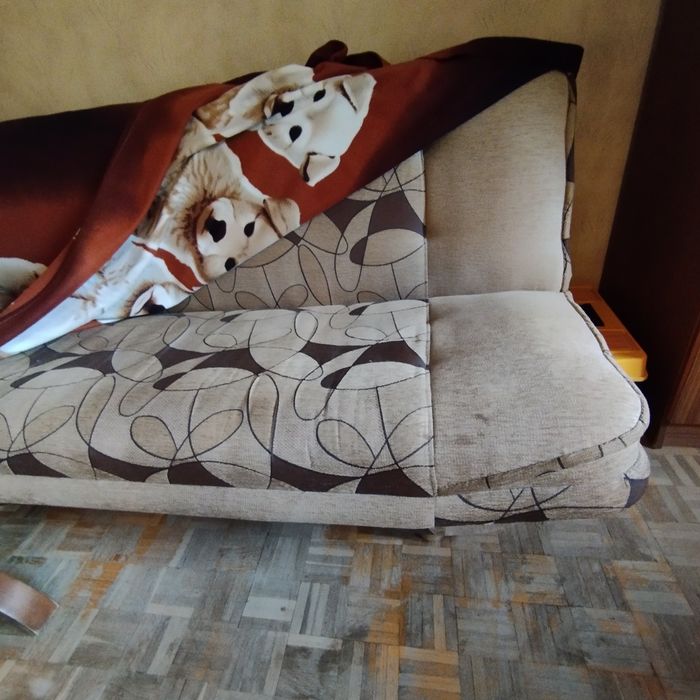Wersalka z dwoma fotelami.