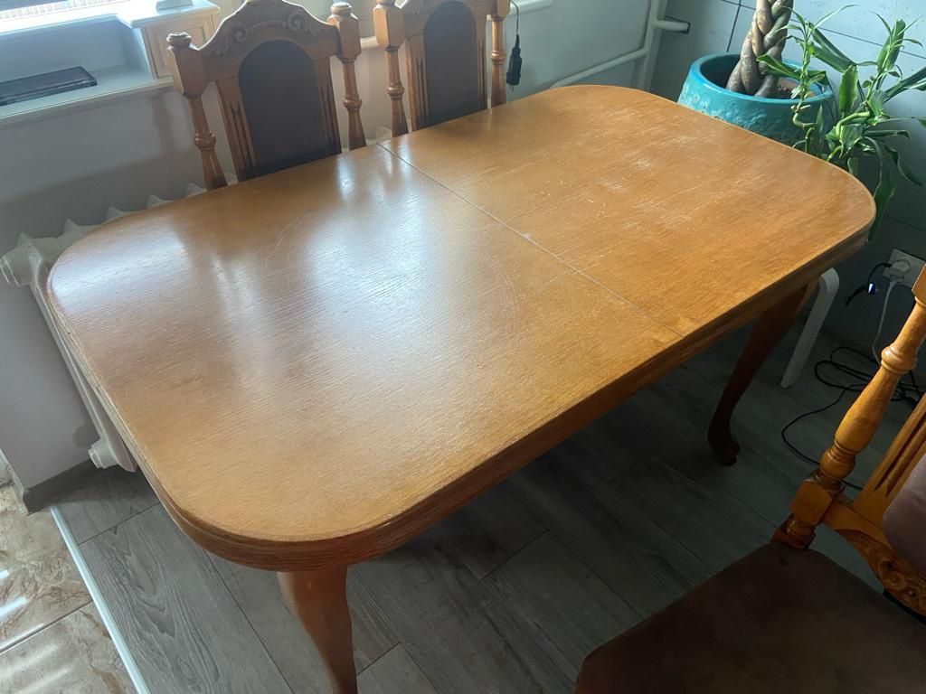 Stół z drewna dębowego z 6 krzesłami. ROZKŁADANY