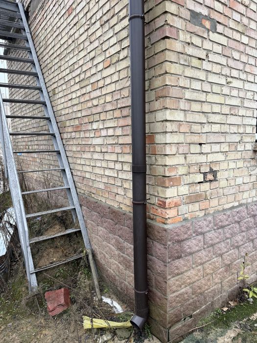 Металеві сходи, драбина з балконом, лестница металическая