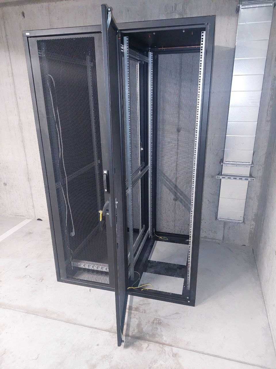 Szafa serwerowa rackowa ZPAS 42U 600x1000 - czarna.